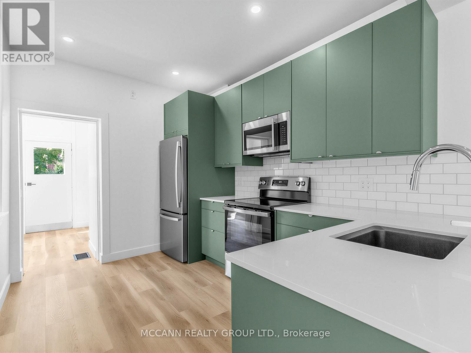 Main - 5 Clinton Place, Toronto, Ontario  M6G 1J8 - Photo 9 - C13545962