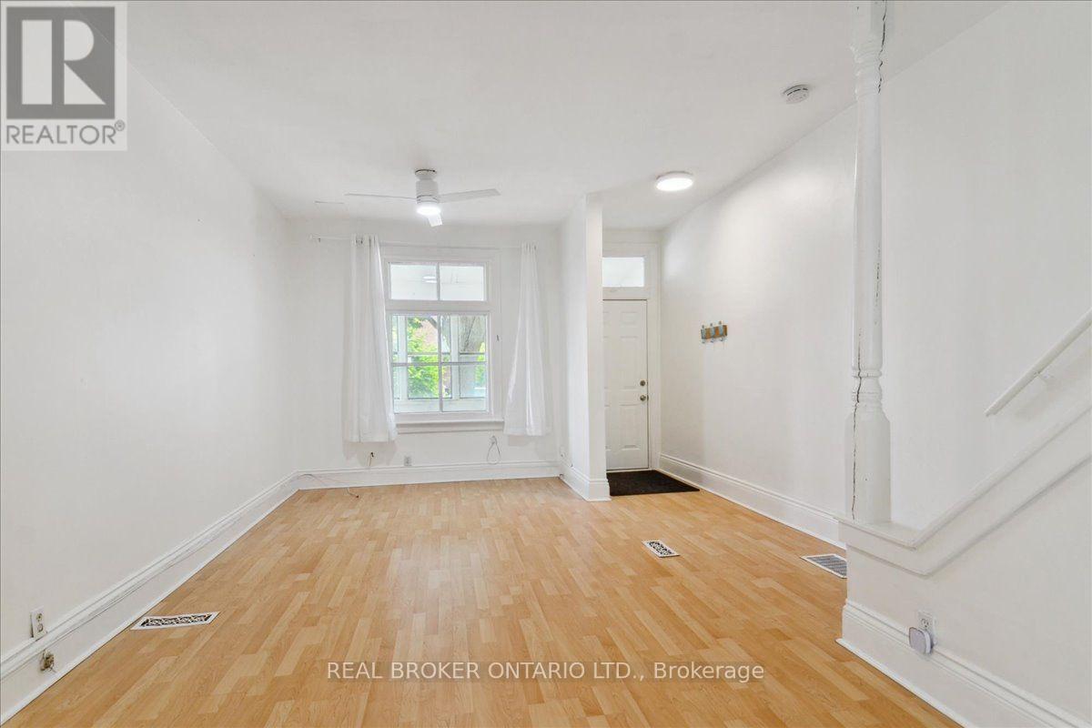 162 Jones Avenue, Toronto, Ontario M4M 3A3 - Photo 10 - E13546018