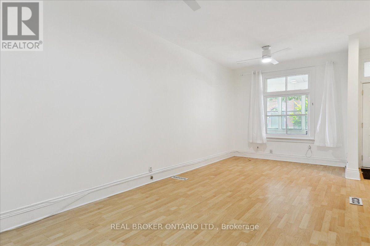 162 Jones Avenue, Toronto, Ontario M4M 3A3 - Photo 13 - E13546018