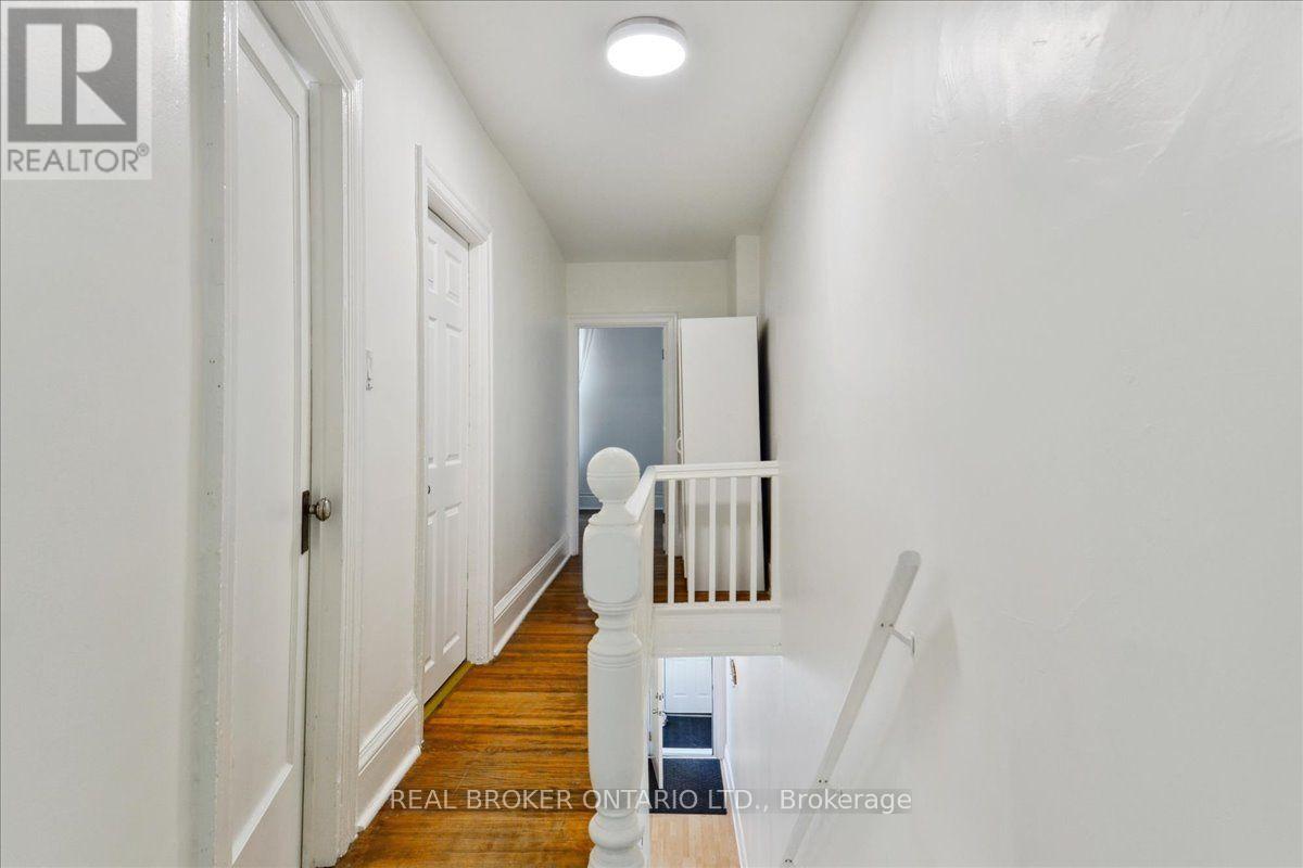 162 Jones Avenue, Toronto, Ontario M4M 3A3 - Photo 17 - E13546018