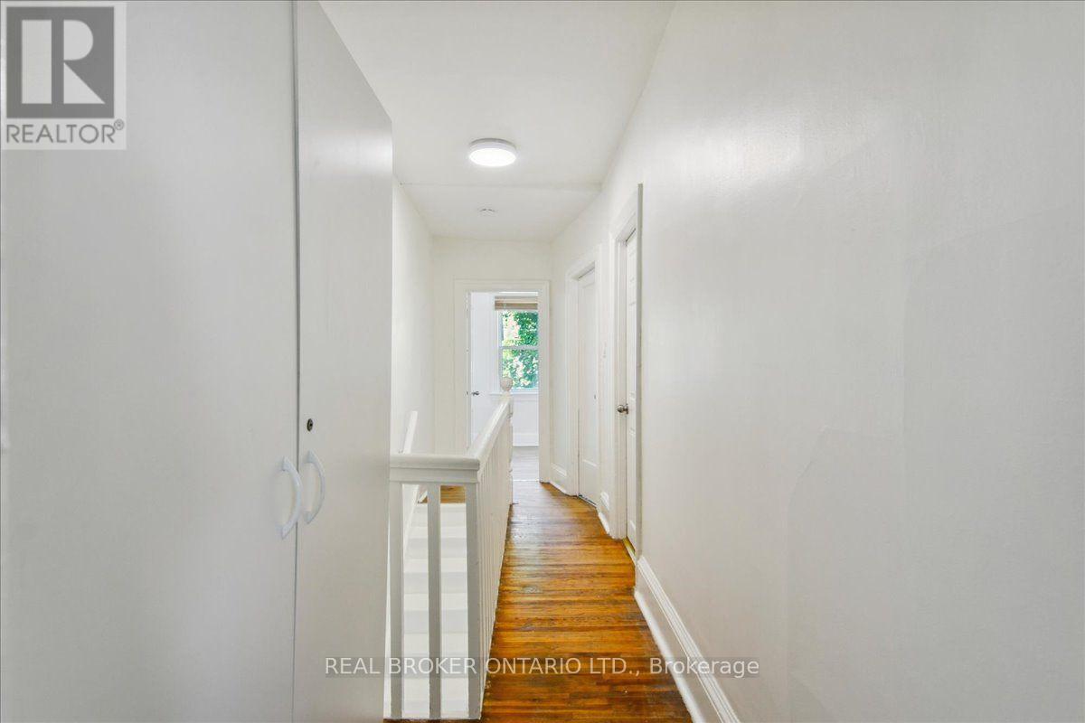 162 Jones Avenue, Toronto, Ontario M4M 3A3 - Photo 19 - E13546018