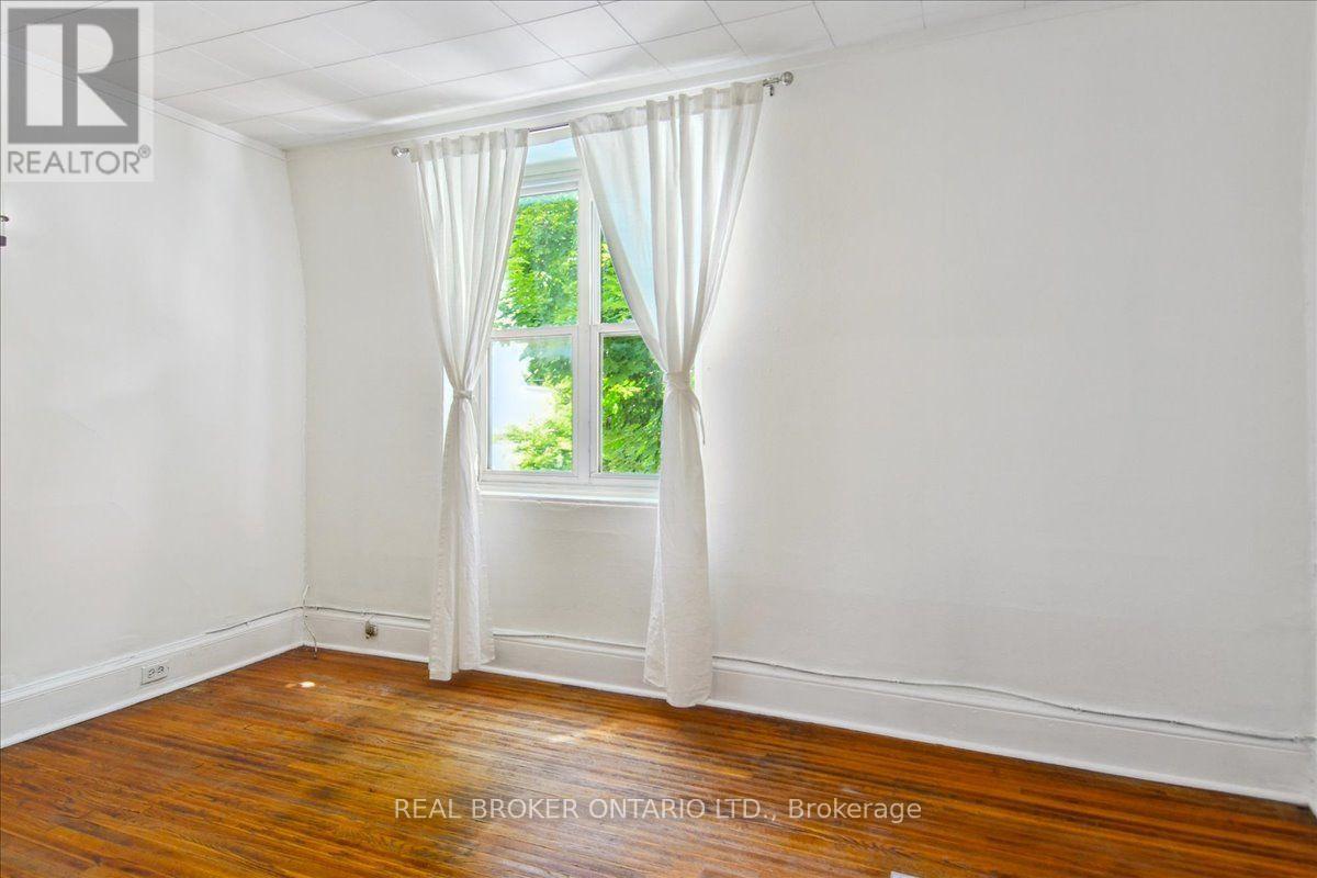 162 Jones Avenue, Toronto, Ontario M4M 3A3 - Photo 20 - E13546018