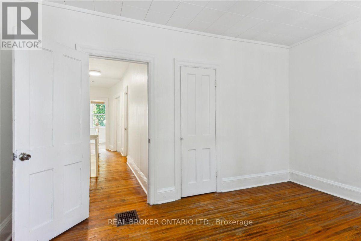 162 Jones Avenue, Toronto, Ontario M4M 3A3 - Photo 21 - E13546018
