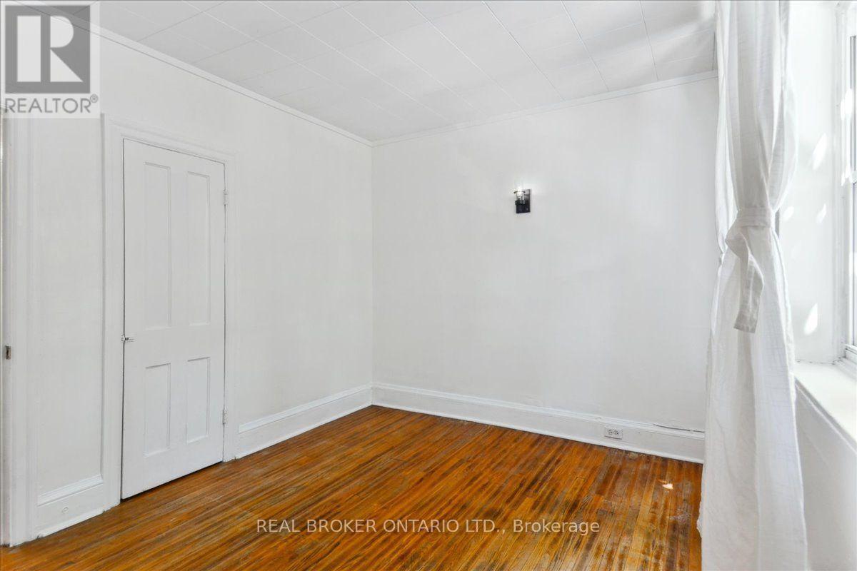 162 Jones Avenue, Toronto, Ontario M4M 3A3 - Photo 22 - E13546018