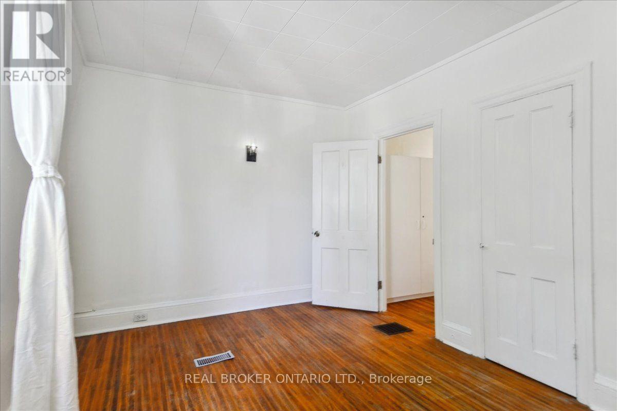 162 Jones Avenue, Toronto, Ontario M4M 3A3 - Photo 24 - E13546018