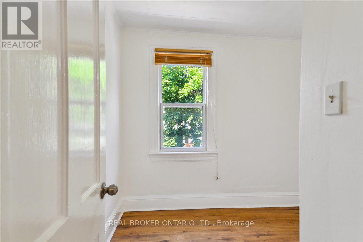 162 Jones Avenue, Toronto, Ontario M4M 3A3 - Photo 31 - E13546018