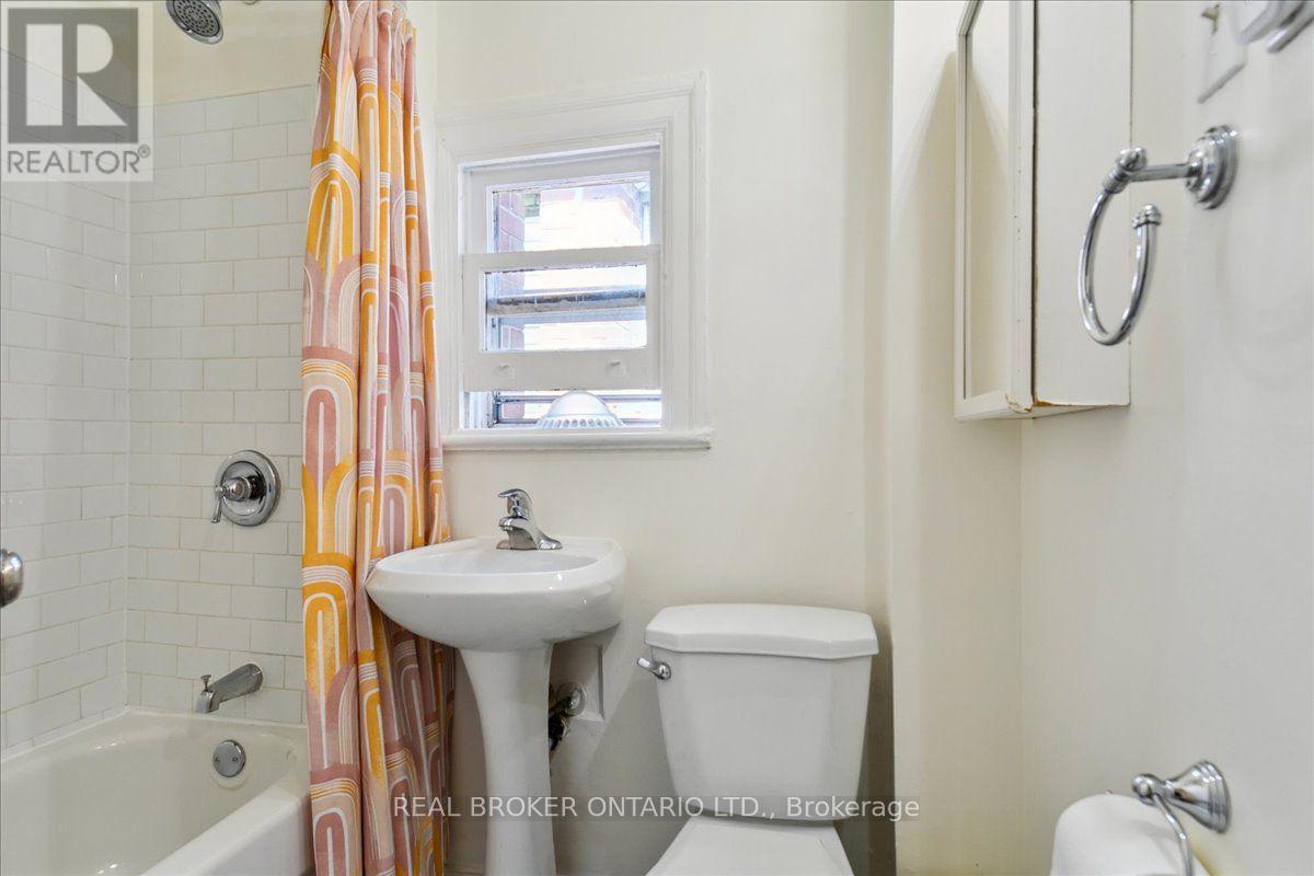 162 Jones Avenue, Toronto, Ontario M4M 3A3 - Photo 32 - E13546018