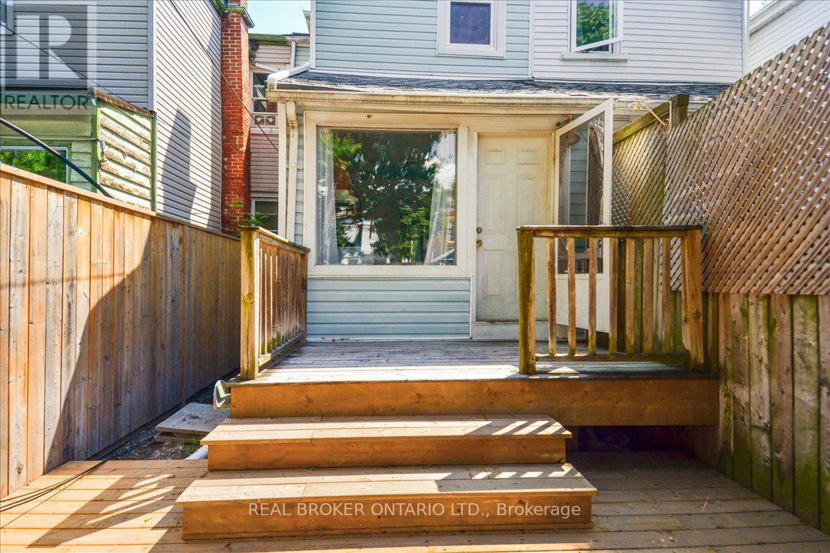 162 Jones Avenue, Toronto, Ontario M4M 3A3 - Photo 37 - E13546018