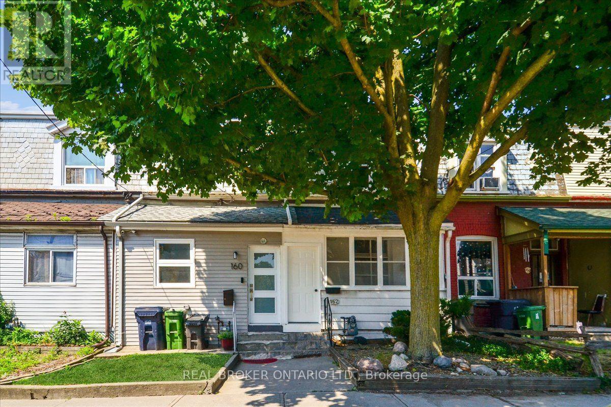 162 Jones Avenue, Toronto, Ontario M4M 3A3 - Photo 4 - E13546018