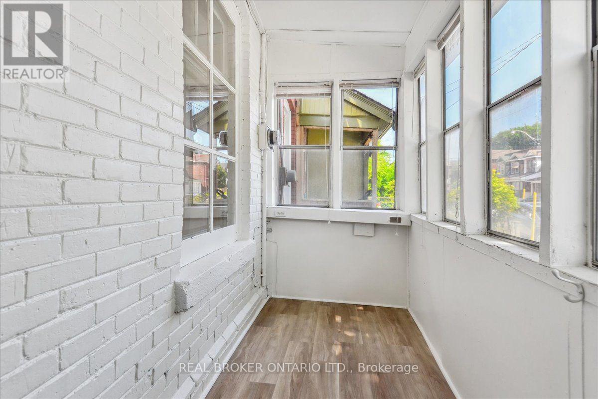 162 Jones Avenue, Toronto, Ontario M4M 3A3 - Photo 6 - E13546018