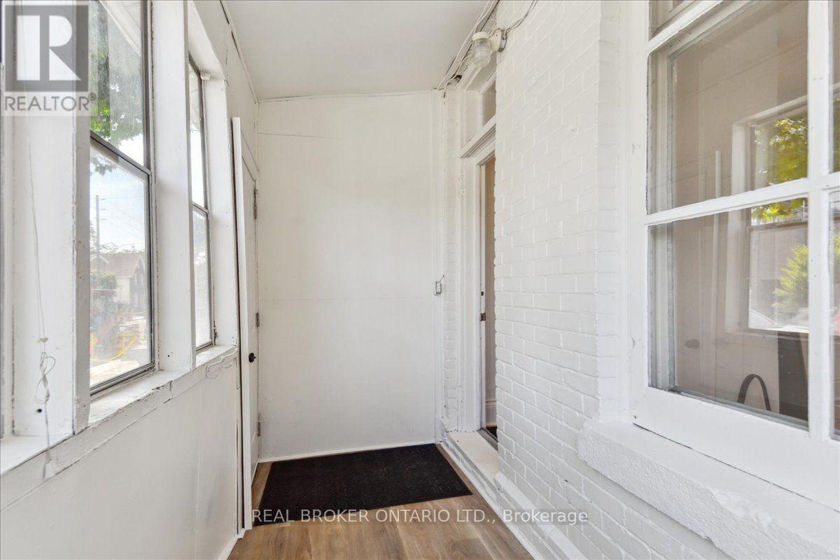 162 Jones Avenue, Toronto, Ontario M4M 3A3 - Photo 7 - E13546018