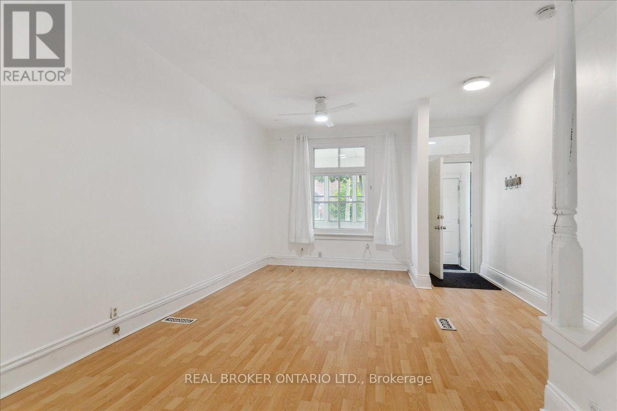 162 Jones Avenue, Toronto, Ontario M4M 3A3 - Photo 8 - E13546018