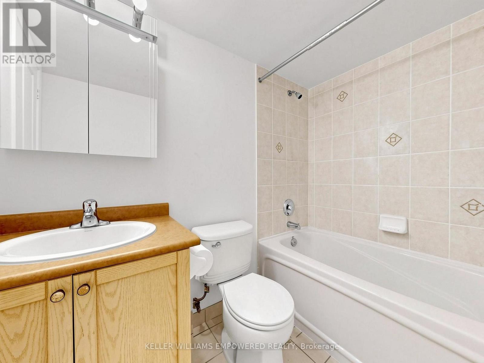 211 - 11 Oneida Crescent, Richmond Hill, Ontario  L4B 0A1 - Photo 16 - N13545922