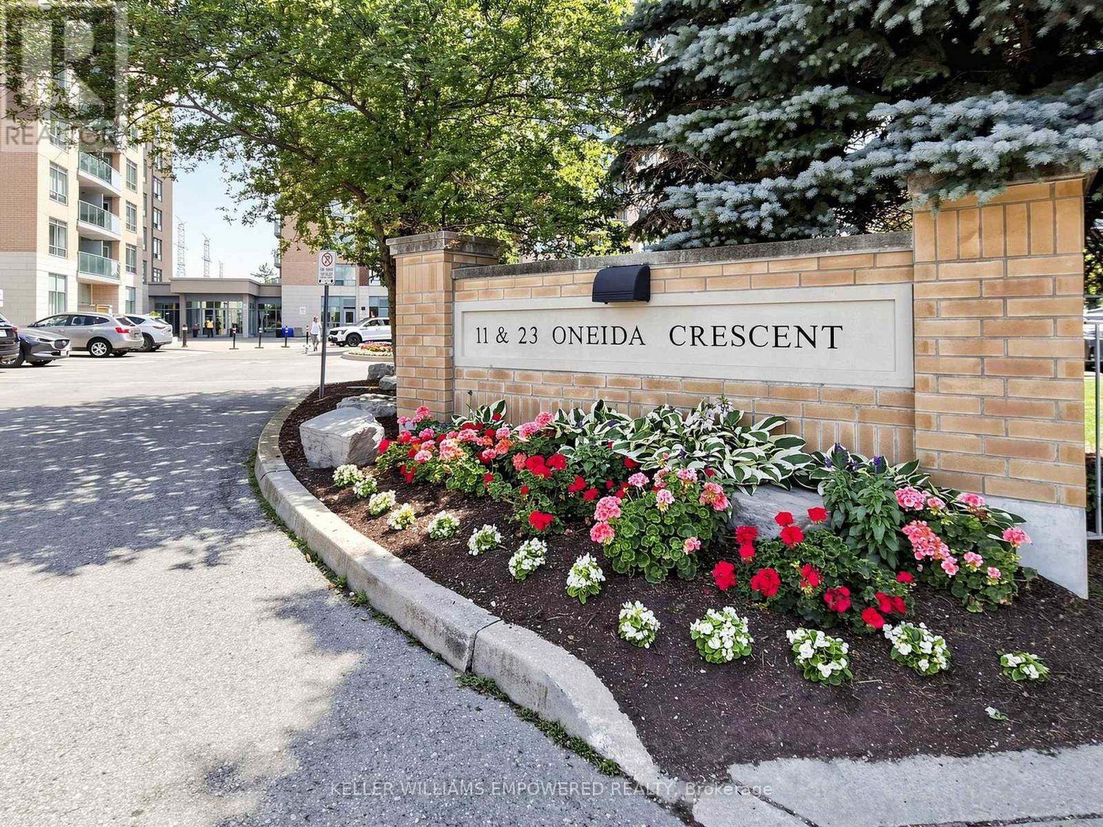 211 - 11 Oneida Crescent, Richmond Hill, Ontario  L4B 0A1 - Photo 2 - N13545922