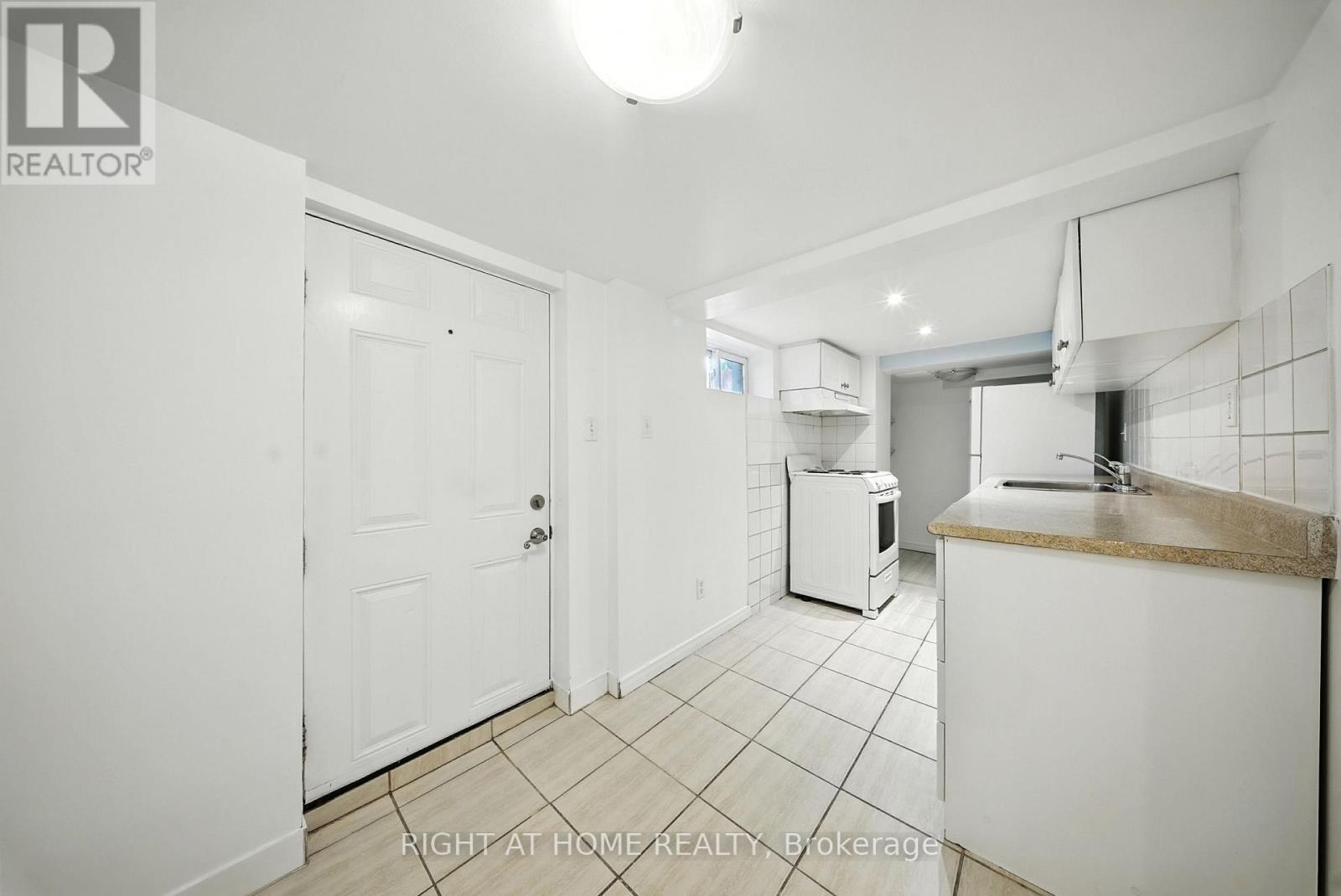 Bsmt - 169 Lawrence Avenue W, Toronto, Ontario  M5M 1A9 - Photo 5 - C13530018