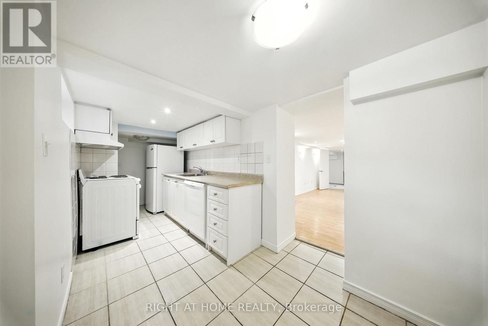 Bsmt - 169 Lawrence Avenue W, Toronto, Ontario  M5M 1A9 - Photo 4 - C13530018
