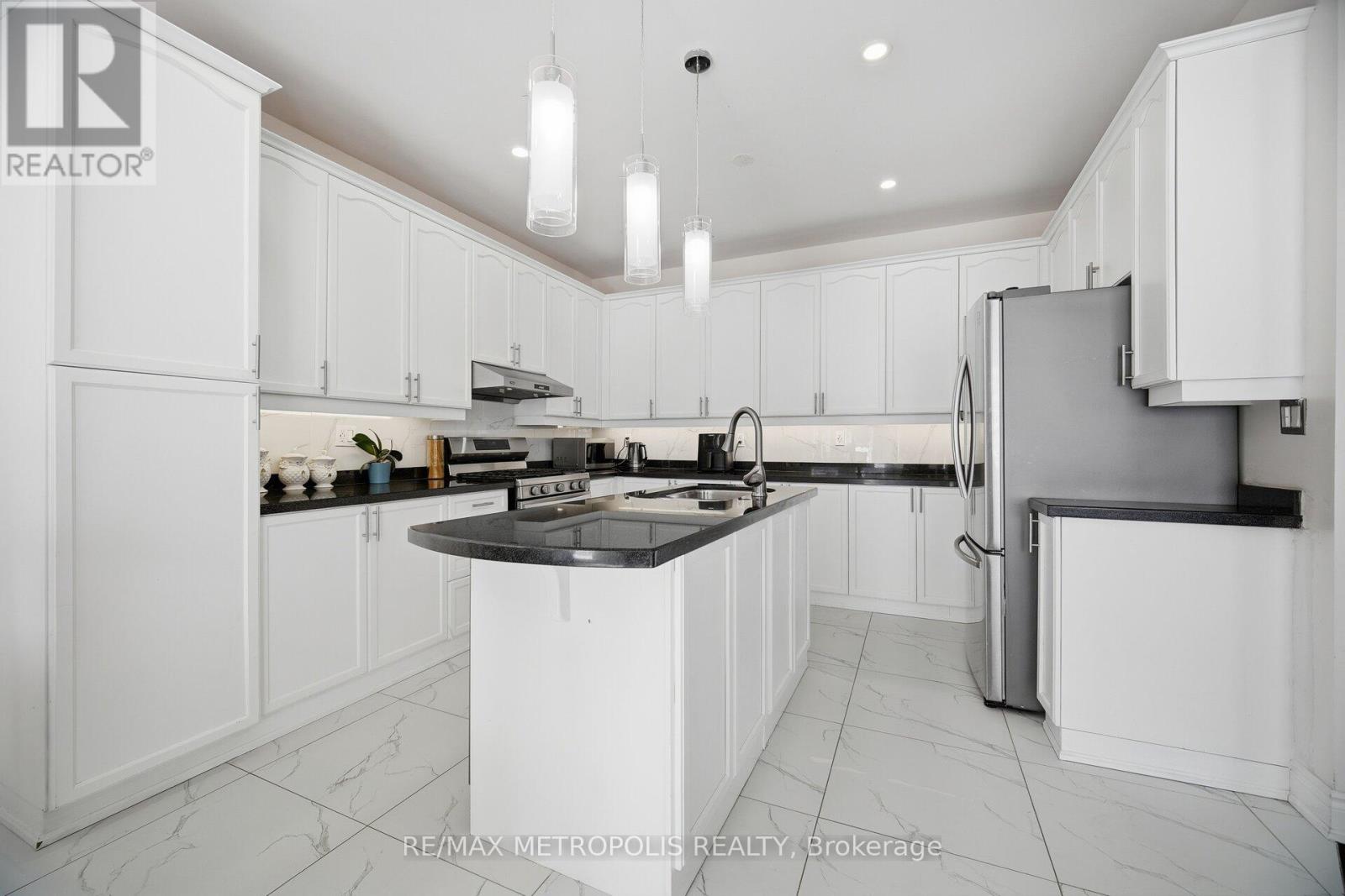 43 El Camino Way, Brampton, Ontario  L7A 3C4 - Photo 7 - W13545864