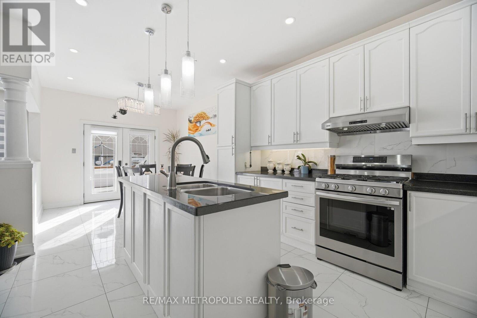 43 El Camino Way, Brampton, Ontario  L7A 3C4 - Photo 9 - W13545864