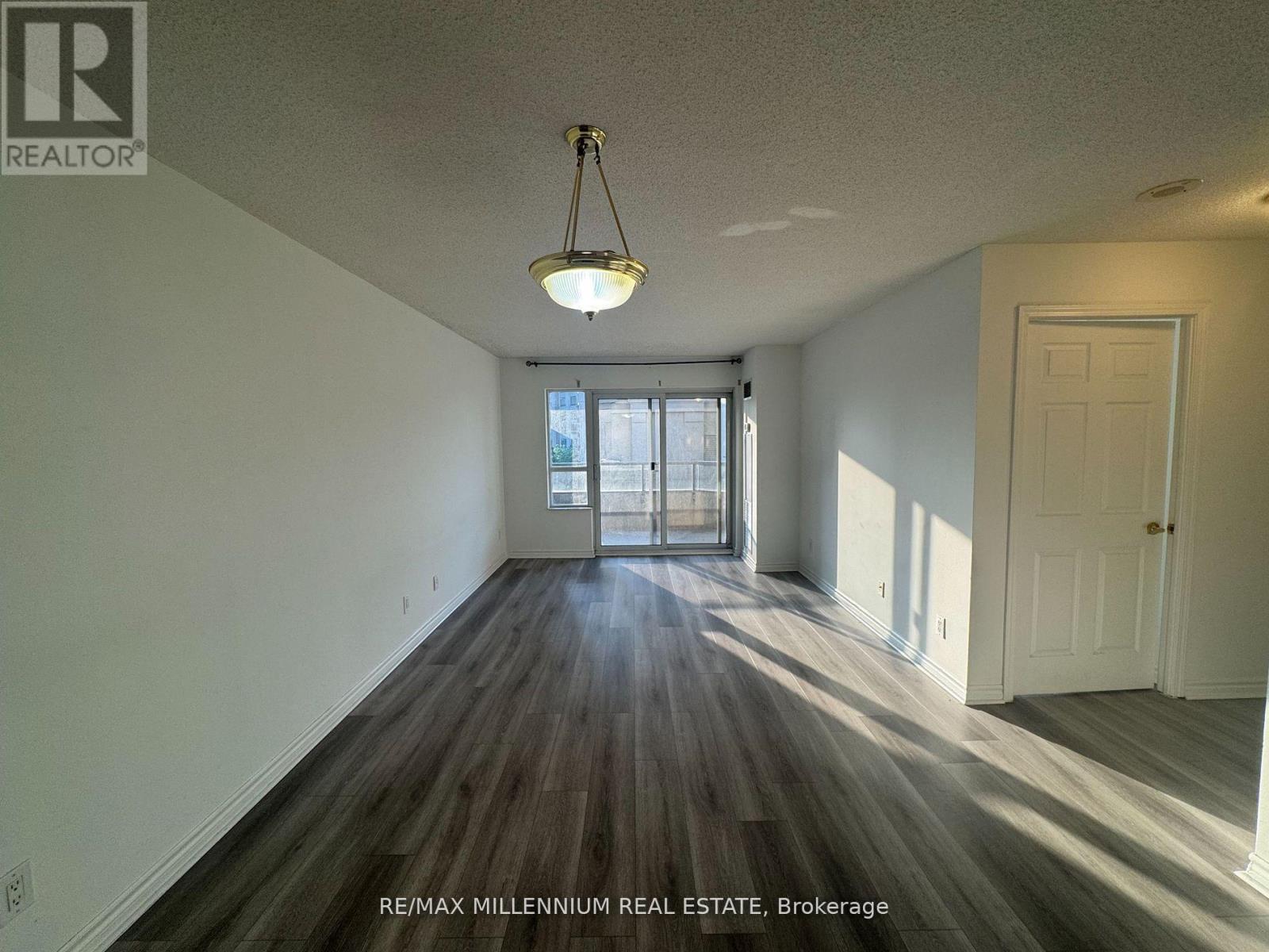 423 - 25 Kingsbridge Garden Circle, Mississauga, Ontario L5R 4B1 - Photo 11 - W13545896