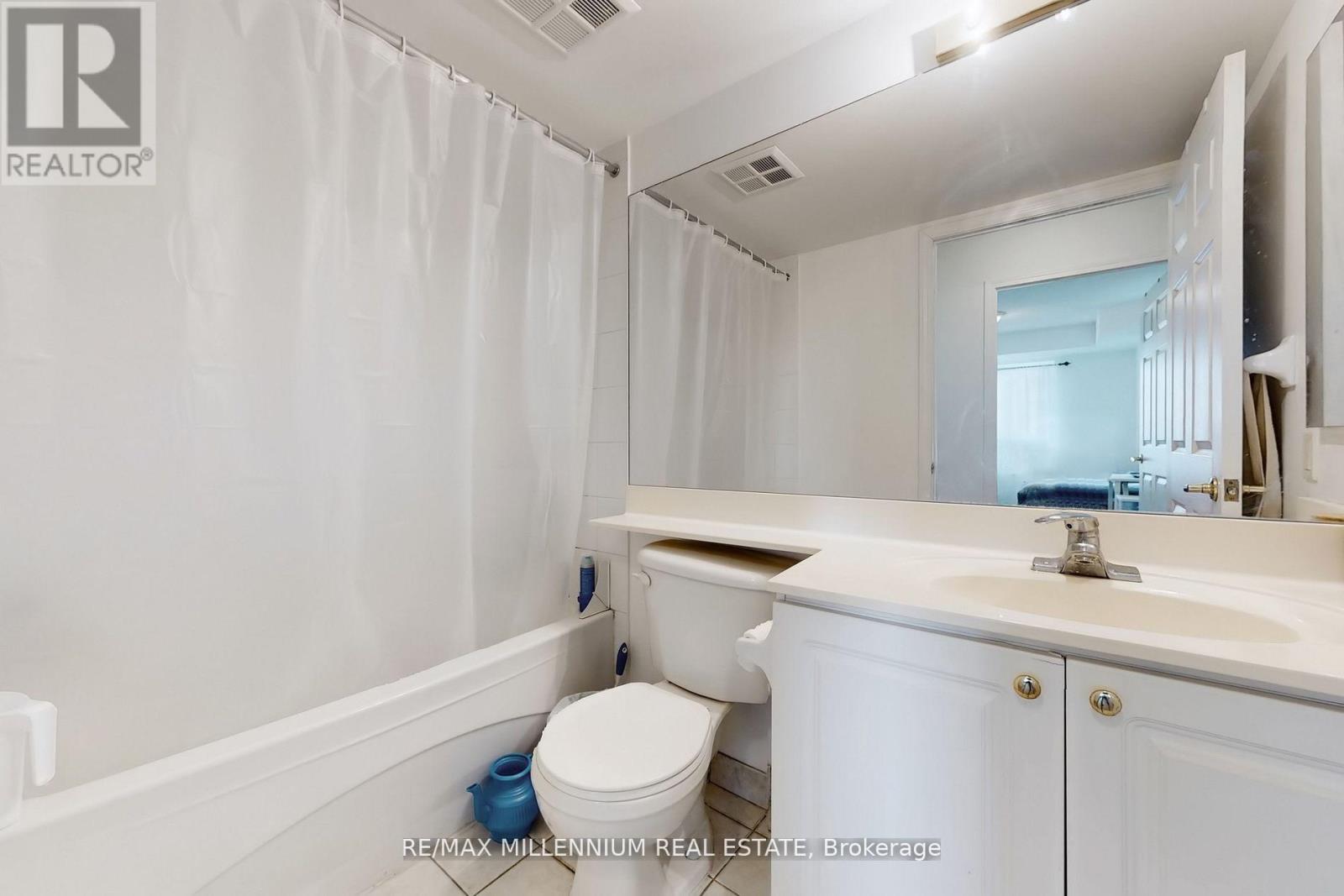423 - 25 Kingsbridge Garden Circle, Mississauga, Ontario L5R 4B1 - Photo 15 - W13545896
