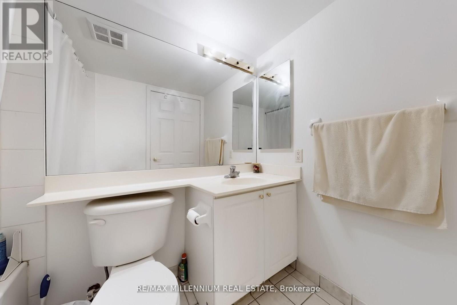 423 - 25 Kingsbridge Garden Circle, Mississauga, Ontario L5R 4B1 - Photo 16 - W13545896
