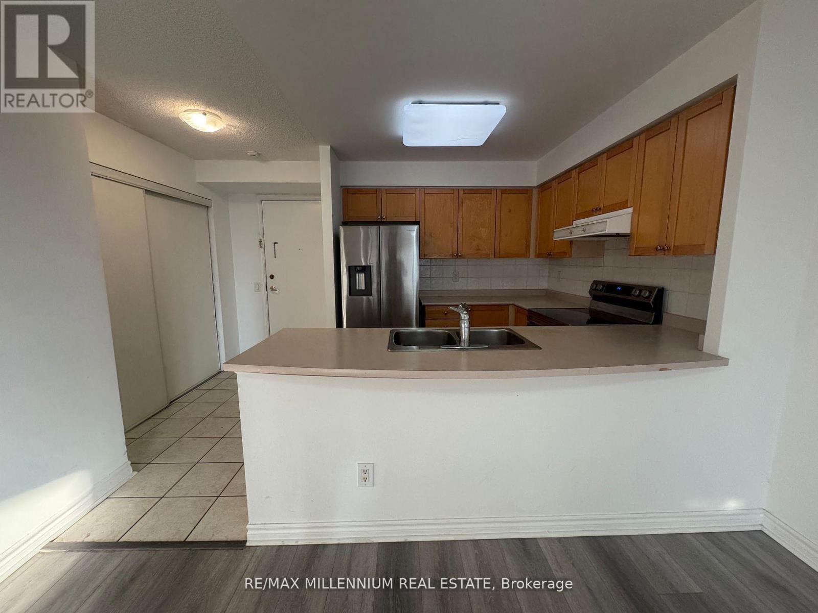 423 - 25 Kingsbridge Garden Circle, Mississauga, Ontario L5R 4B1 - Photo 18 - W13545896