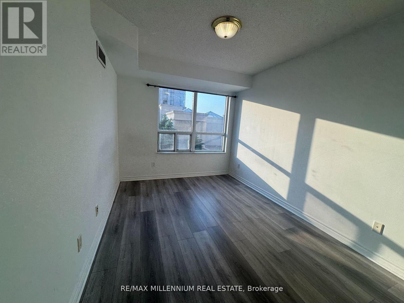 423 - 25 Kingsbridge Garden Circle, Mississauga, Ontario L5R 4B1 - Photo 19 - W13545896
