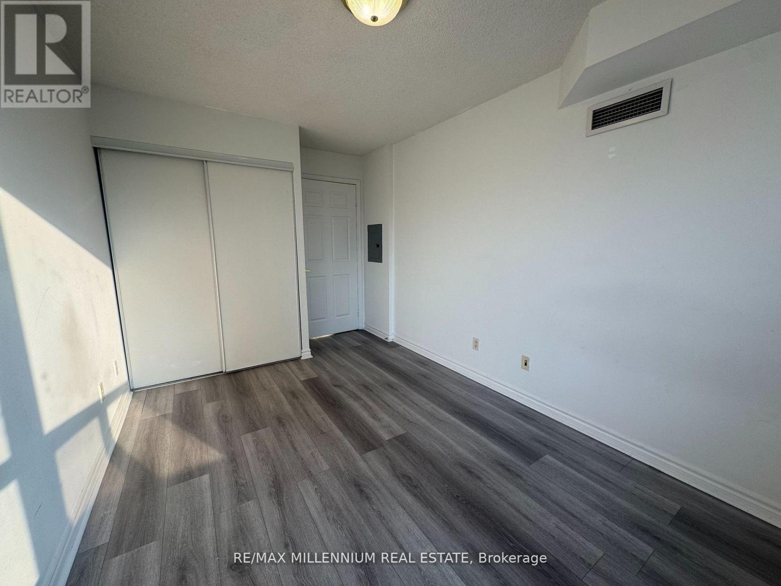 423 - 25 Kingsbridge Garden Circle, Mississauga, Ontario L5R 4B1 - Photo 20 - W13545896