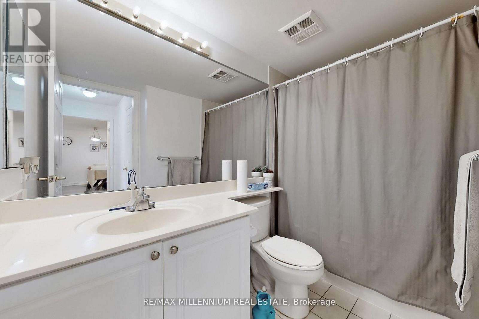 423 - 25 Kingsbridge Garden Circle, Mississauga, Ontario L5R 4B1 - Photo 25 - W13545896