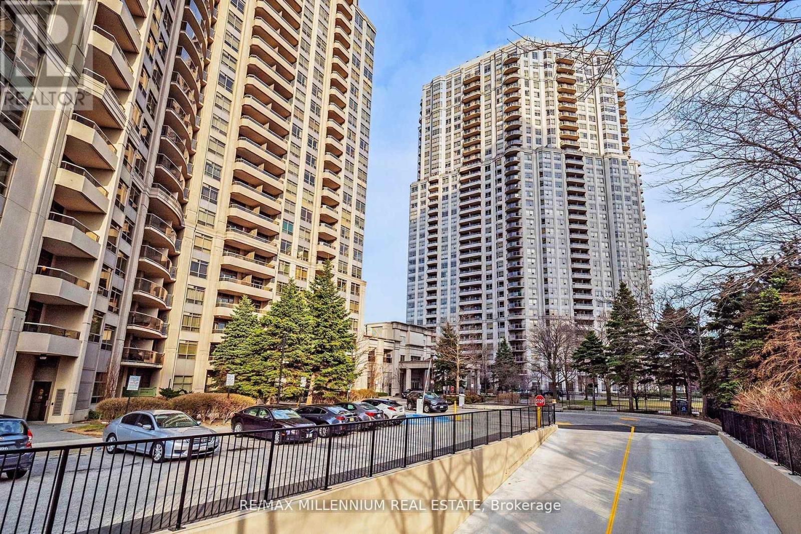 423 - 25 Kingsbridge Garden Circle, Mississauga, Ontario L5R 4B1 - Photo 26 - W13545896
