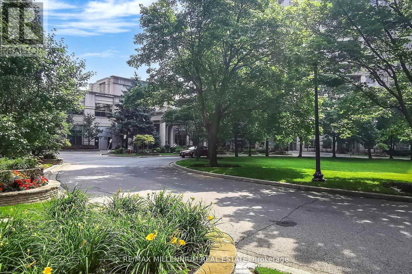 423 - 25 Kingsbridge Garden Circle, Mississauga, Ontario L5R 4B1 - Photo 3 - W13545896