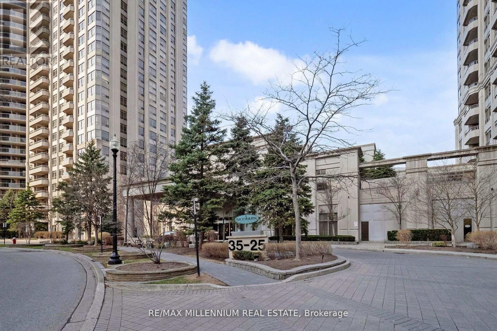 423 - 25 Kingsbridge Garden Circle, Mississauga, Ontario L5R 4B1 - Photo 5 - W13545896
