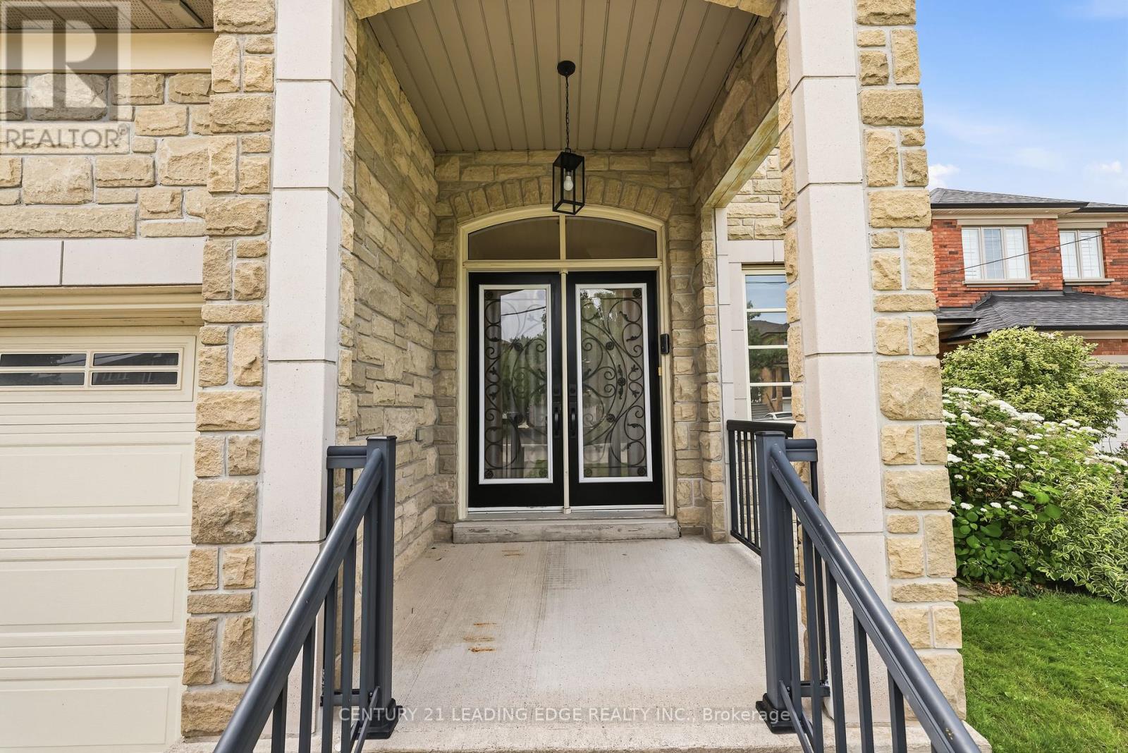 1632 Barbertown Road, Mississauga, Ontario  L5M 6J2 - Photo 2 - W13546002