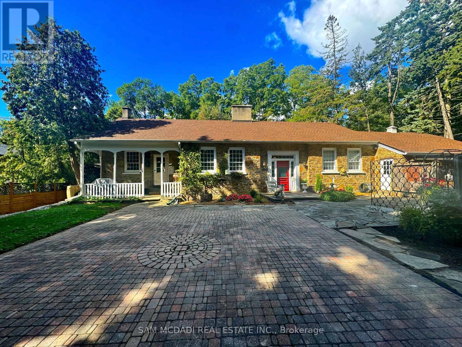 85 Yorkleigh Avenue, Toronto, Ontario  M9P 1Y3 - Photo 2 - W13546004