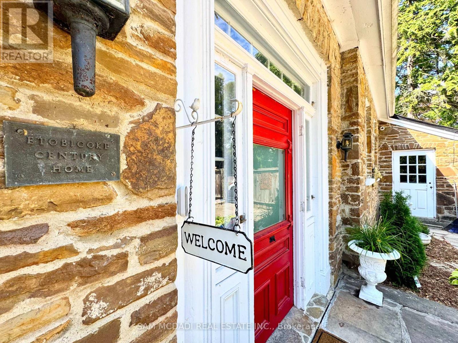 85 Yorkleigh Avenue, Toronto, Ontario  M9P 1Y3 - Photo 4 - W13546004
