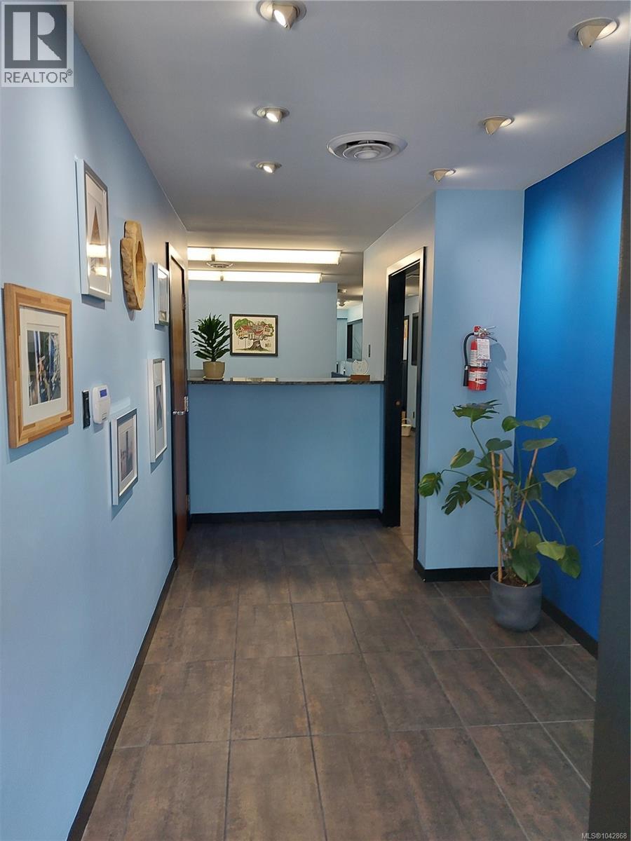120 4252 commerce Cir