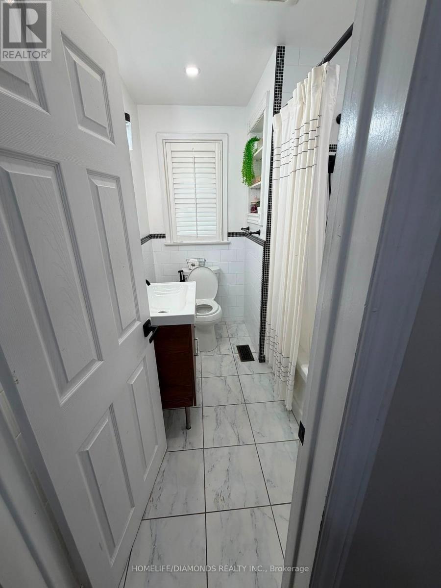 323 Ridgeway Avenue, Oshawa, Ontario  L1J 2T9 - Photo 8 - E13545348