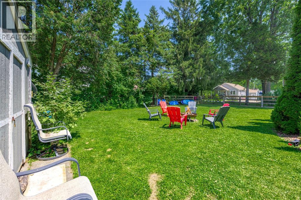 2021 Bay Street, Sarnia, Ontario  N0N 1C0 - Photo 8 - 26016574