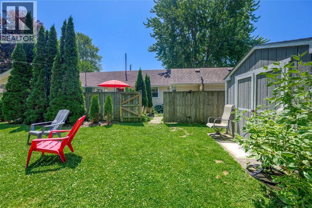 2021 Bay Street, Sarnia, Ontario  N0N 1C0 - Photo 9 - 26016574