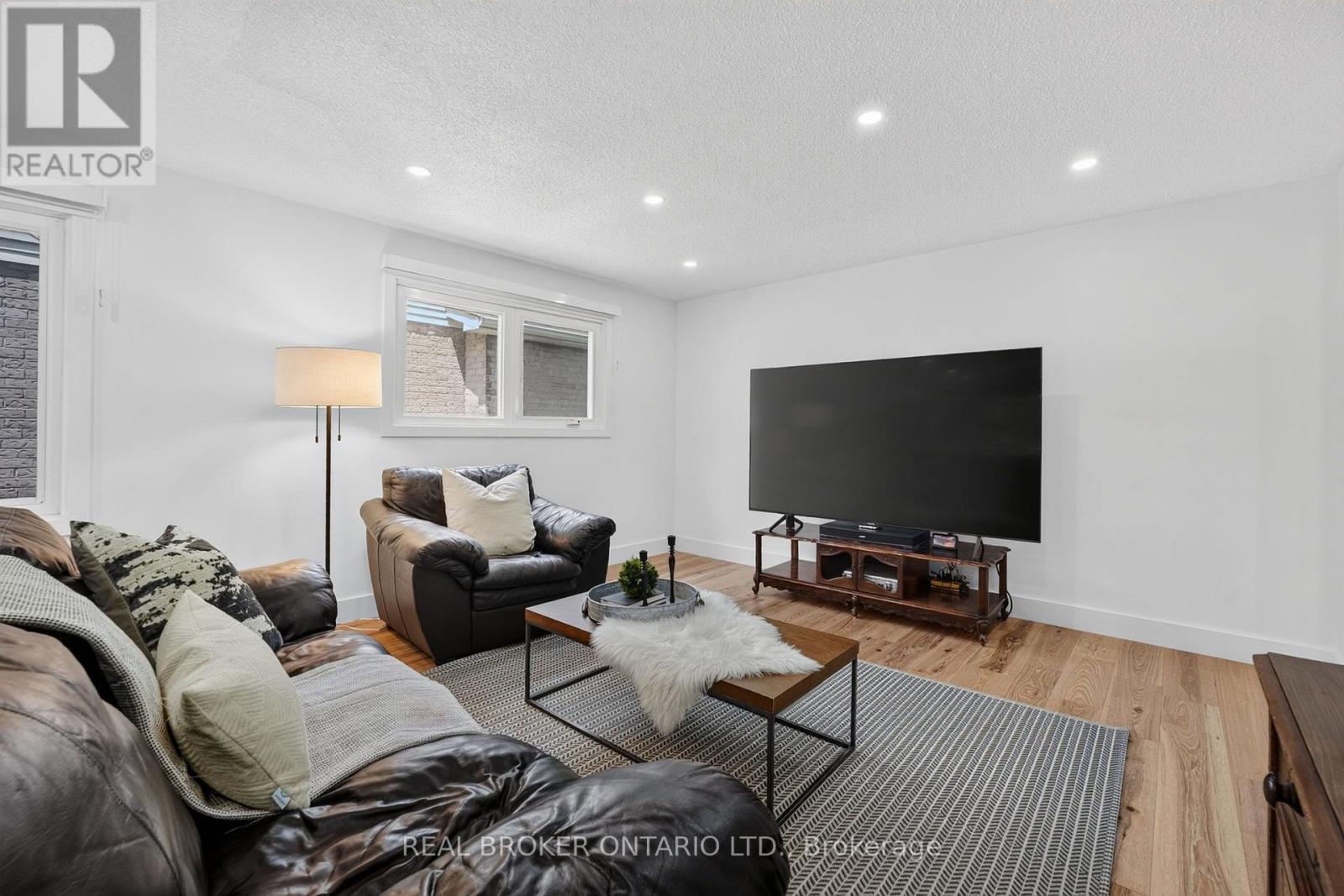 1491 Evenside Crescent, Mississauga, Ontario L5M 3Y3 - Photo 8 - W13546144