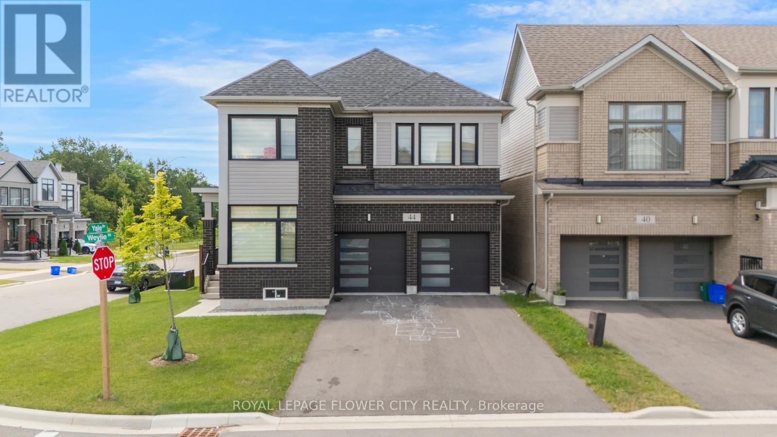 44 WEYLIE STREET, Hamilton, Ontario