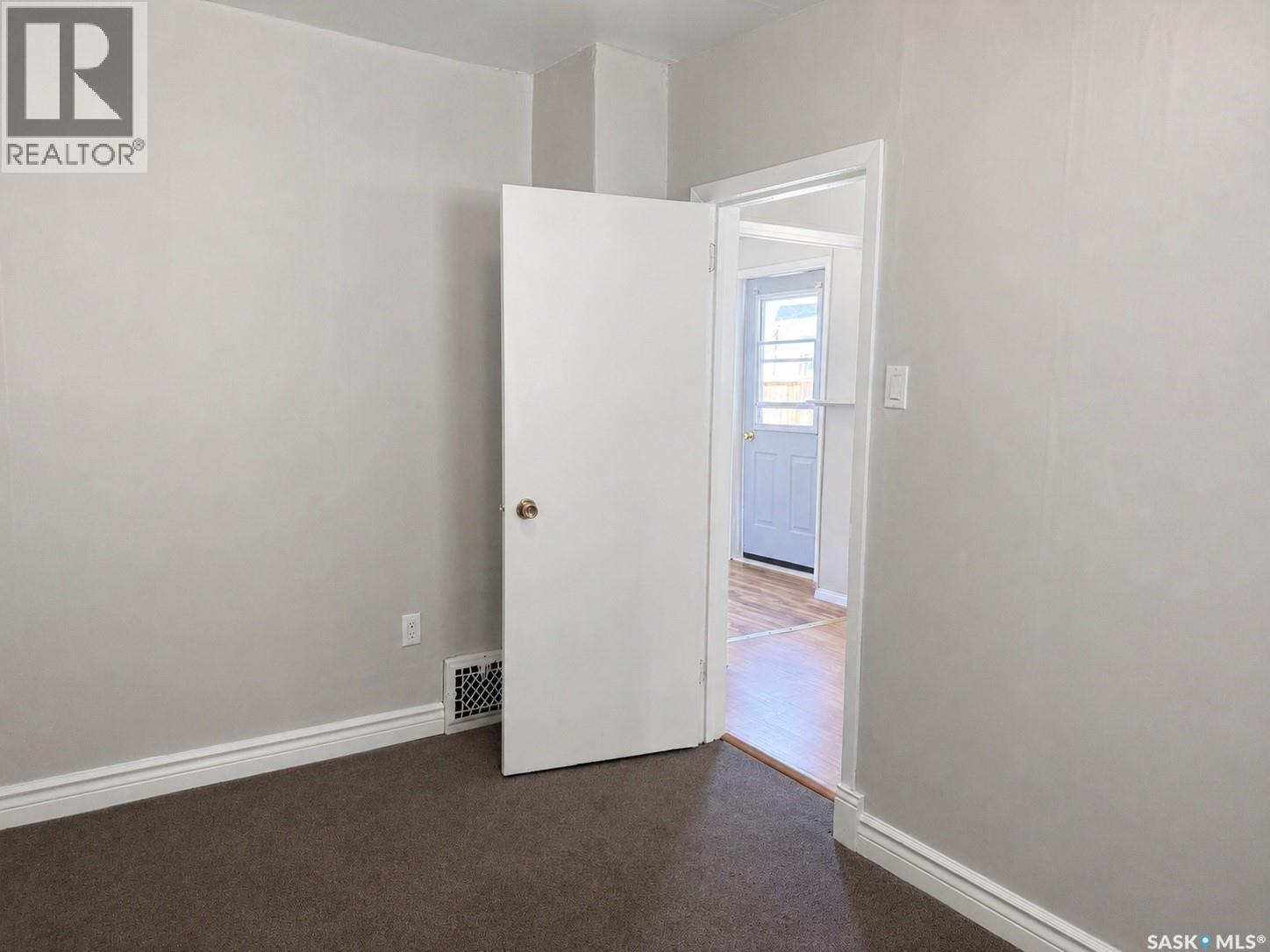 119 Home Street W, Moose Jaw, Saskatchewan  S6H 4X3 - Photo 9 - SK042103