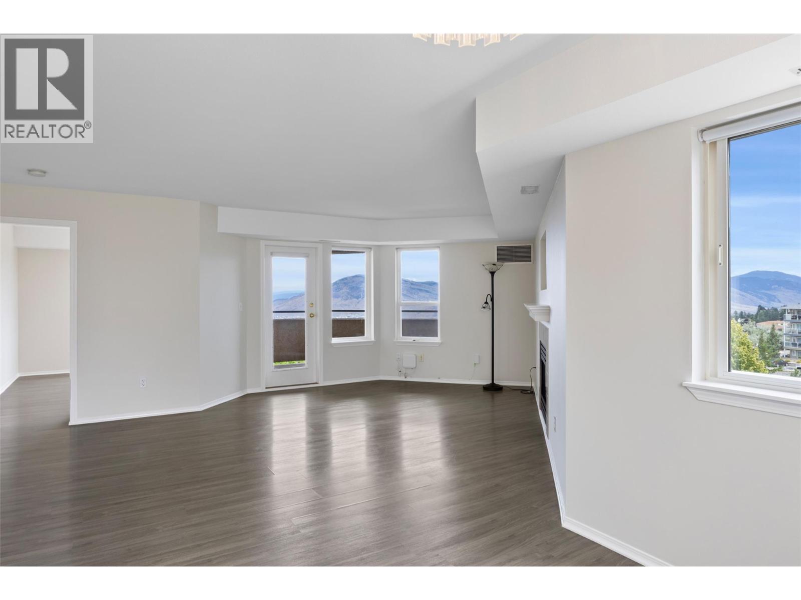 1185 Hugh Allan Drive Unit# 213 — photo 5
