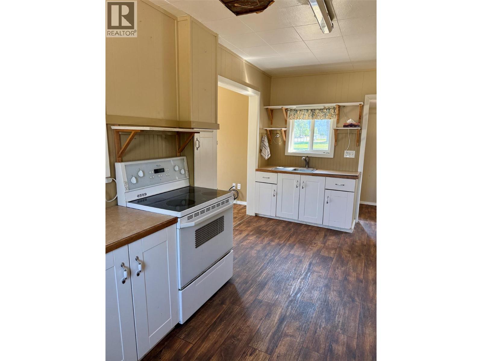 6195 & Lot 1 Cartwright Street, Wardner, British Columbia  V0B 2J0 - Photo 2 - 10394206