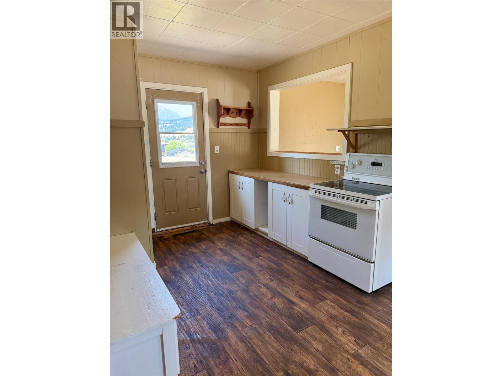 6195 & Lot 1 Cartwright Street, Wardner, British Columbia  V0B 2J0 - Photo 3 - 10394206