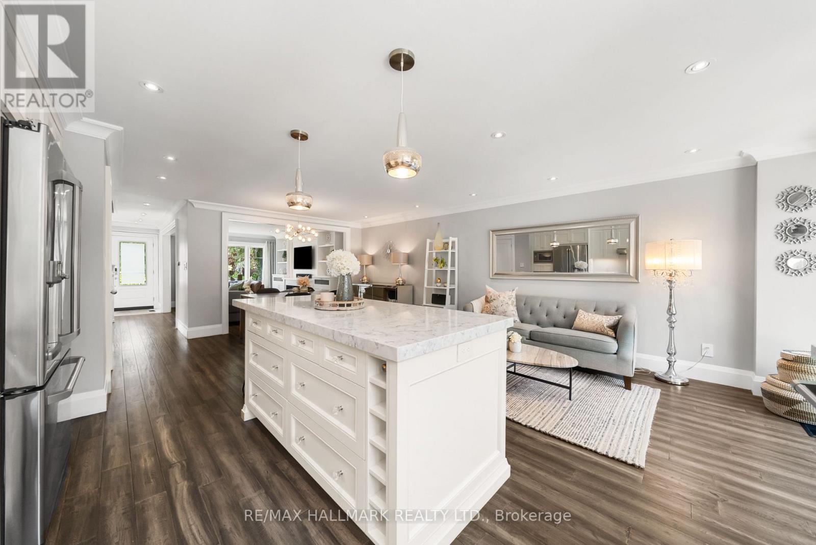214 Divadale Drive, Toronto, Ontario  M4G 2P7 - Photo 15 - C13546256