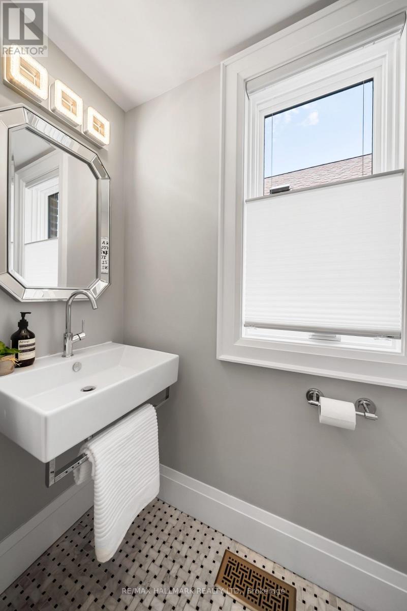 214 Divadale Drive, Toronto, Ontario  M4G 2P7 - Photo 16 - C13546256