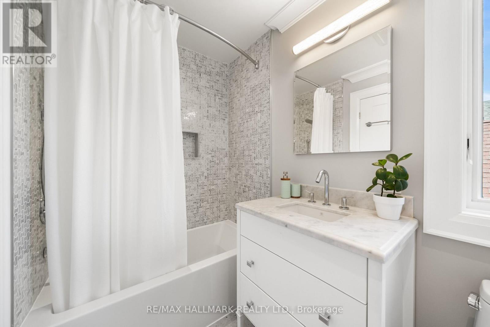 214 Divadale Drive, Toronto, Ontario  M4G 2P7 - Photo 25 - C13546256