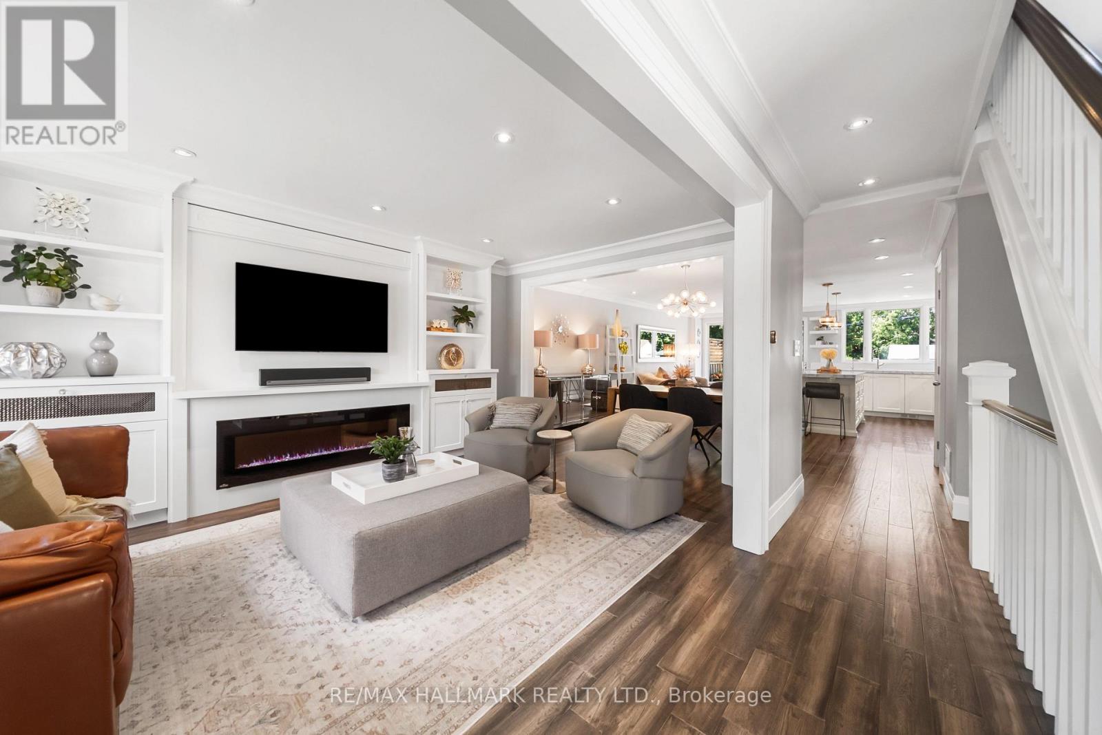 214 Divadale Drive, Toronto, Ontario  M4G 2P7 - Photo 3 - C13546256