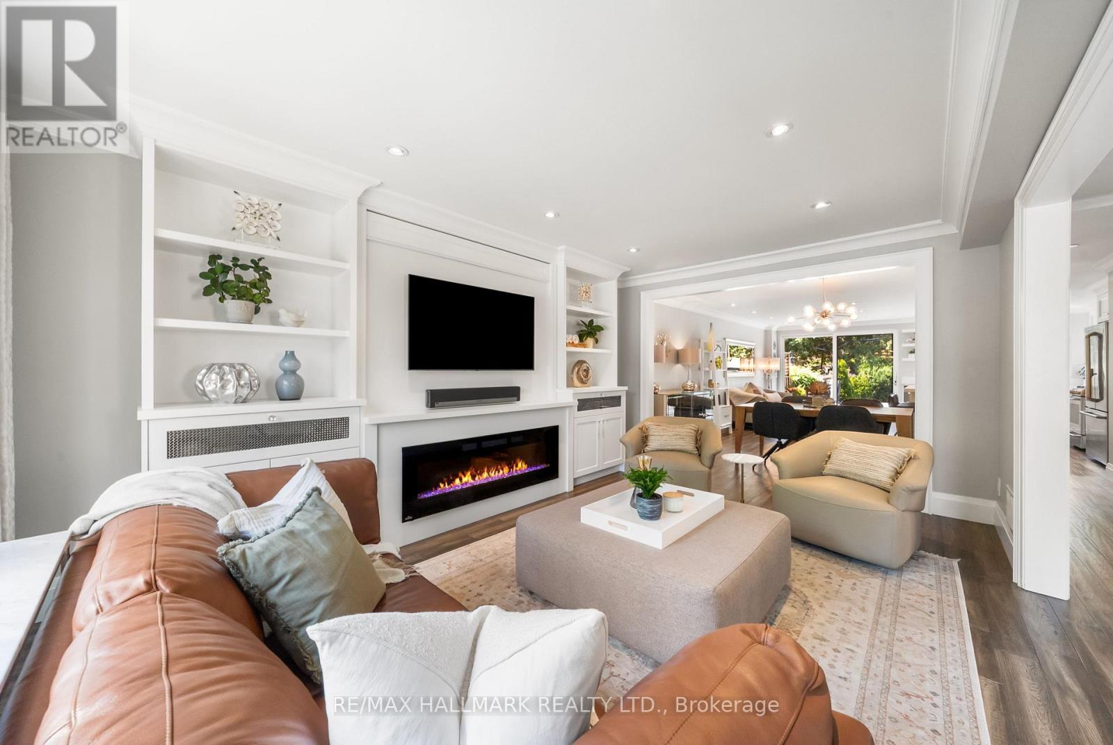 214 Divadale Drive, Toronto, Ontario  M4G 2P7 - Photo 4 - C13546256